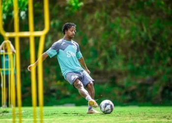 Ênio, atacante do Juventude, em treinamento no CT Alviverde — Foto: Fernando Alves/E.C Juventude