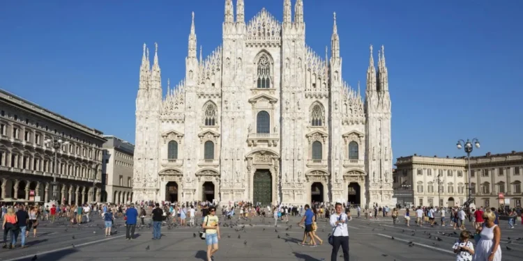 Universidade de Milão conta com mais de 40 programas de mestrado em inglês e italiano em diversas áreas do conhecimento • Freepik