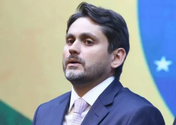 União Brasil avalia colocar Juscelino na liderança do partido na Câmara