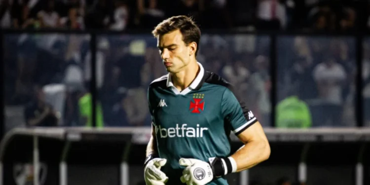 Goleiro defende Carille no Vasco: “Vejo um time ganhar o jogo e tomar vaia”