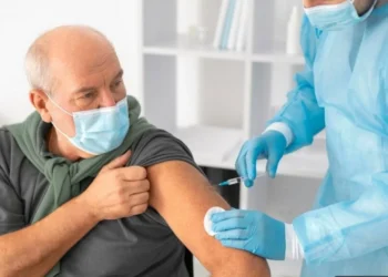 É um erro subestimar a gripe como uma simples indisposição. O vírus Influenza pode desencadear um processo inflamatório sistêmico no organismo/ crédito: Freepik