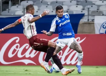 Lance de Cruzeiro x Mushuc Runa, no Mineirão. • Foto: Gustavo Aleixo/Cruzeiro