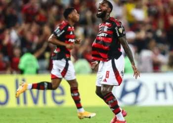 Gerson em derrota do Flamengo por 2 a 1 contra o Central Córdoba no Maracanã • Gilvan de Souza/Flamengo