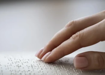 Braille e outros recursos são oferecidos no Enem para os candidatos cegos ou com baixa visão • Freepik