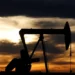 Petróleo tem forte queda com persistência de temores de guerra comercial