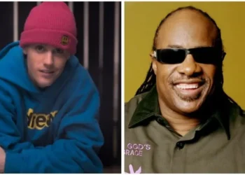 Justin Bieber e Stevie Wonder • reprodução