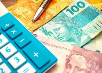 Por outro lado, os itens que tiveram maior redução nos preços foram o óleo de soja (−1,99%), o arroz (−1,81%) e as carnes (−1,60%) • Shutterstock