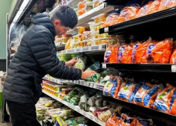 Supermercado em Chicago, EUA • 22/11/2022. REUTERS/Jim Vondruska