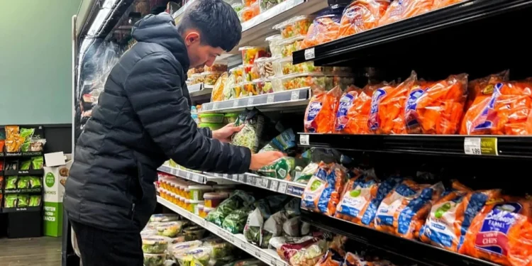 Supermercado em Chicago, EUA • 22/11/2022. REUTERS/Jim Vondruska