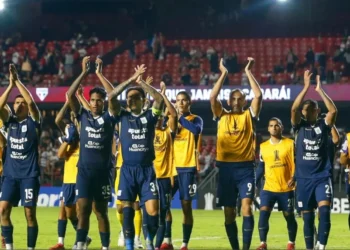 Jogadores do Alianza Lima comemoram empate contra o São Paulo no Morumbis, pela Libertadores • Divulgação/X Libertadores