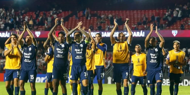 Jogadores do Alianza Lima comemoram empate contra o São Paulo no Morumbis, pela Libertadores • Divulgação/X Libertadores