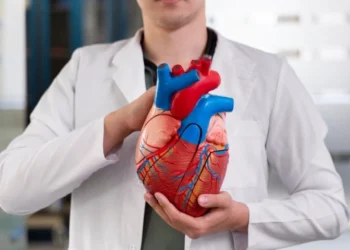 Os sintomas de infarto podem variar de pessoa para pessoa, mas ignorar qualquer sinal é sempre um risco/ crédito: Freepik