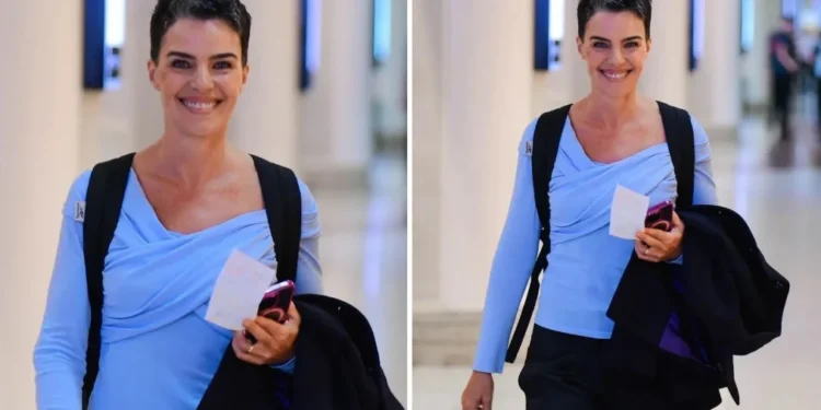 Ana Paula Arósio em aeroporto no Rio • Webert Belicio / Agnews