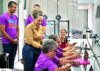 Josi Nunes acompanha idosos do Projeto EnvelheSer, que promove melhoria na qualidade de vida de pessoas com 60 anos ou mais. Crédito: Prefeitura de Gurupi