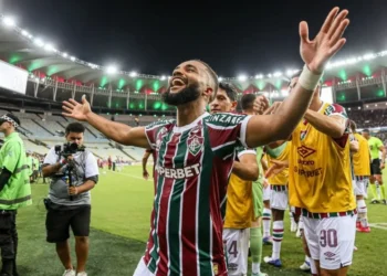 Samuel Xavier comemora seu gol na vitória do Fluminense sobre o Santos no Maracanã • MARCELO GONÇALVES / FLUMINENSE F.C.
