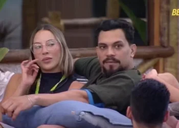 Renata e Vinícius no BBB25 • Reprodução/Globoplay