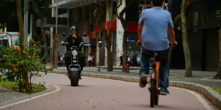 O levantamento também aponta um baixo investimento em infraestrutura para ciclistas • Reprodução