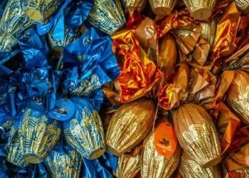 Loja vende ovos de chocolate para a Páscoa • Foto: Evandro Leal/Enquadrar/Estadão Conteúdo