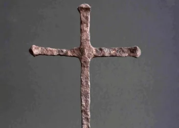 Cruz foi usada na primeira missa realizada no Brasil, realizada em 26 de abril de 1500 na Praia de Coroa Vermelha, em Santa Cruz Cabrália, na Bahia • Divulgação: CNBB