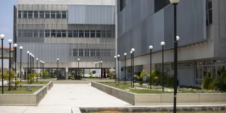 Edital da Unifesp prevê a oferta de 33 vagas e cinco linhas de pesquisa à escolha dos interessados • Wikimedia Commons