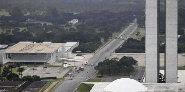 Palácio do Planalto e Congresso Nacional • 18/04/2013REUTERS/Ueslei Marcelino