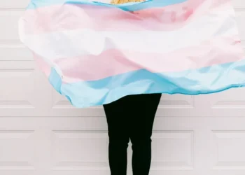 Resolução do CFM altera idade mínima para cirurgia de redesignação de gênero e veta terapia hormonal a menores de 18 anos • DBenitostock/GettyImages