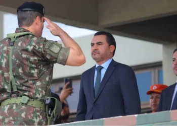 Governador Wanderlei Barbosa prestigia solenidade em homenagem ao Dia do Exército, realizada no 22º Batalhão de Infantaria Mecanizado, em Palmas (Antonio Gonçalves/Governo do Tocantins)