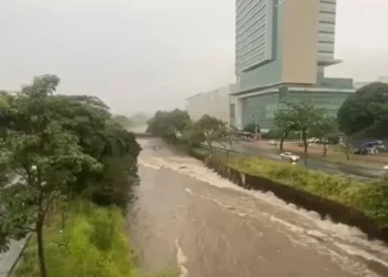 Defesa Civil de Belo Horizonte emitiu um alerta de risco geológico, válido até sábado (19) • Reprodução/ Redes sociais