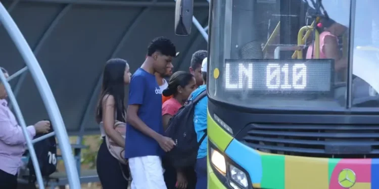 ‘Vamos ter muitos ganhos’, diz prefeito sobre contrato de quase R$200 milhões para o transporte coletivo de Palmas