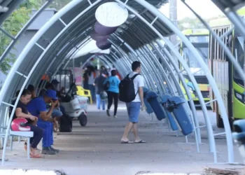 Estação de ônibus em Palmas - Estação Apinajé — Foto: Djavan Barbosa/TV Anhanguera