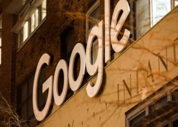 Placa do Google é vista em prédio da empresa em Nova York, EUA • 17/12/2018REUTERS/Jeenah Moon