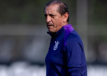 Ramón Díaz em treino do Corinthians • Rodrigo Coca / Corinthians