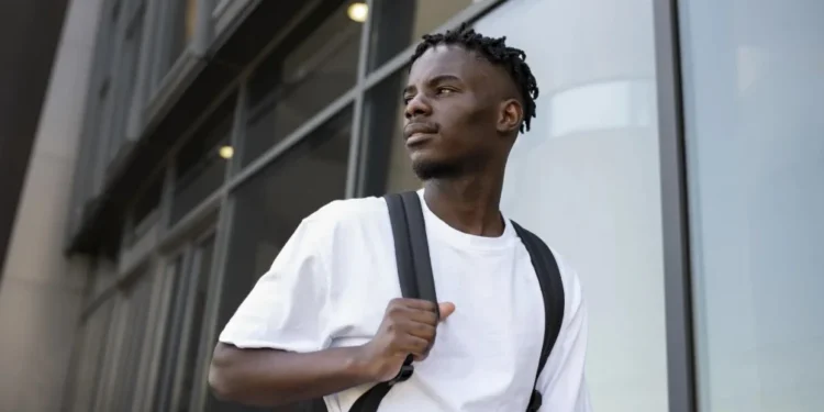 Selecionados podem receber até R$ 35 mil para cobrir despesas anuais de permanência • Freepik