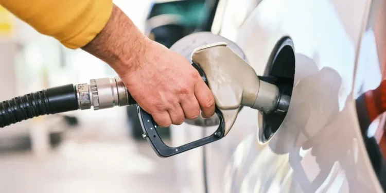 Há expectativa para queda da gasolina após reduções no diesel?