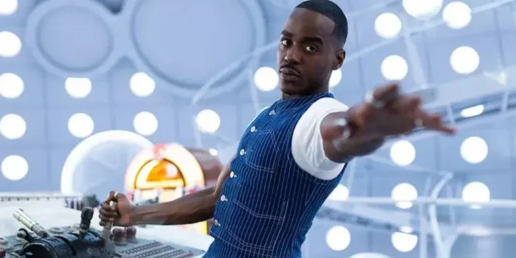 Ncuti Gatwa, conhecido por "Sex Education", se tornou o novo Doctor • Reprodução