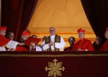 Papa Francisco após Conclave em 2013. • Getty Images