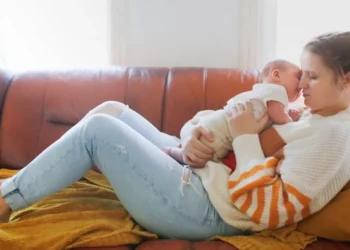 Estudo descobriu a depressão pós-parto pode estar relacionada a alterações em áreas do cérebro envolvidas com emoções e estresse • Natalia Lebedinskaia/GettyImages