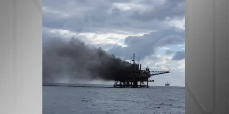 A empresa informou que já realizou a contagem de todos os 176 trabalhadores a bordo da plataforma PCH-1. • Reprodução