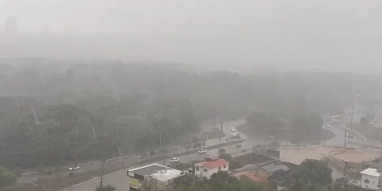 Chuva forte registrada em Palmas — Foto: Ana Paula Rehbein/TV Anhanguera