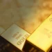 Ouro supera US$ 3,5 mil pela 1ª vez em meio a preocupações com o Fed