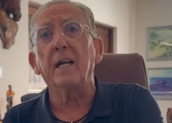 “Tomam espaço”: Galvão sugere limitar estrangeiros no futebol brasileiro