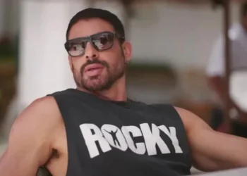 Cauã Reymond vive César Ribeiro em "Vale Tudo" • Reprodução/Globo