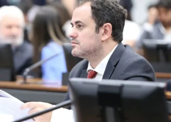 Com mobilização de PT e PSOL, análise de recurso de Glauber na CCJ é adiada