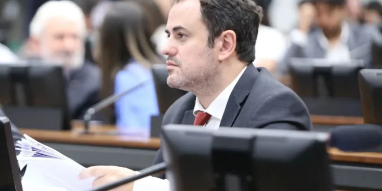 Com mobilização de PT e PSOL, análise de recurso de Glauber na CCJ é adiada