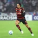 Pedro avança em ganho de minutagem e está perto de voltar a ser titular do Flamengo