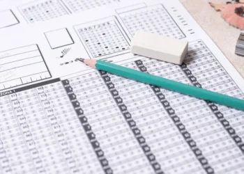 Estudantes de escolas públicas têm direito à isenção • Freepik