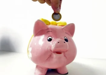 Melhor opção estaria nos CDBs de bancos médios, considerando uma remuneração de 110% do CDI • Marcello Casal Jr/Agência Brasil