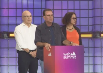 Prefeito do Rio, Eduardo Paes, durante abertura do Web Summit Rio • Reprodução