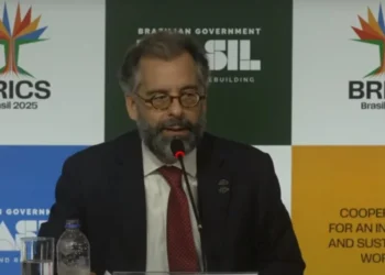 Secretário de Assuntos Econômicos e Financeiros do Ministério das Relações Exteriores e Sherpa do Brasil no BRICS, Embaixador Mauricio Carvalho Lyrio, sobre a Reunião de Chanceleres da Presidência Brasileira do grupo, que será realizada nos dias 28 e 29 de abril, no Palácio do Itamaraty, Rio de Janeiro • Reprodução/Brics