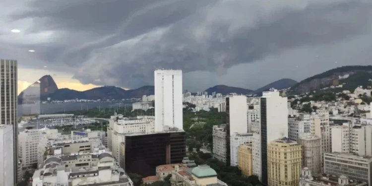 Rio de Janeiro terá semana chuvosa com gradual melhora no tempo